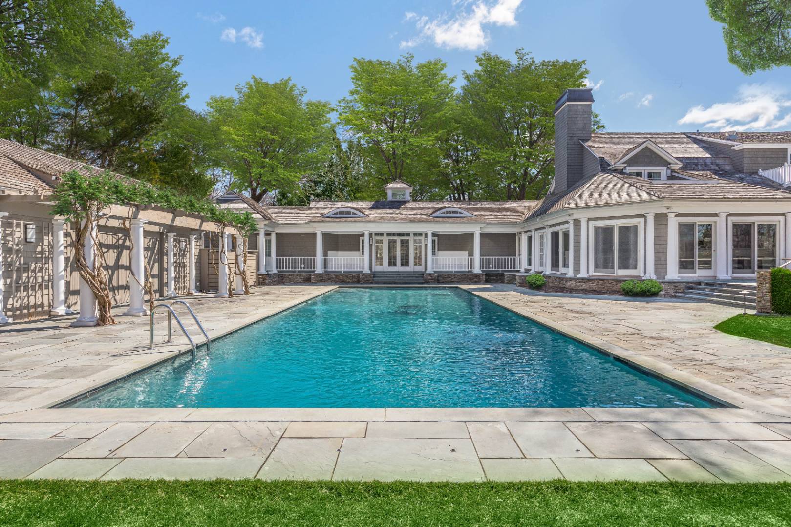 15 Ruxton Road East Hampton, NY 11937 - Photo 2 of 23 Gallery Image 2
