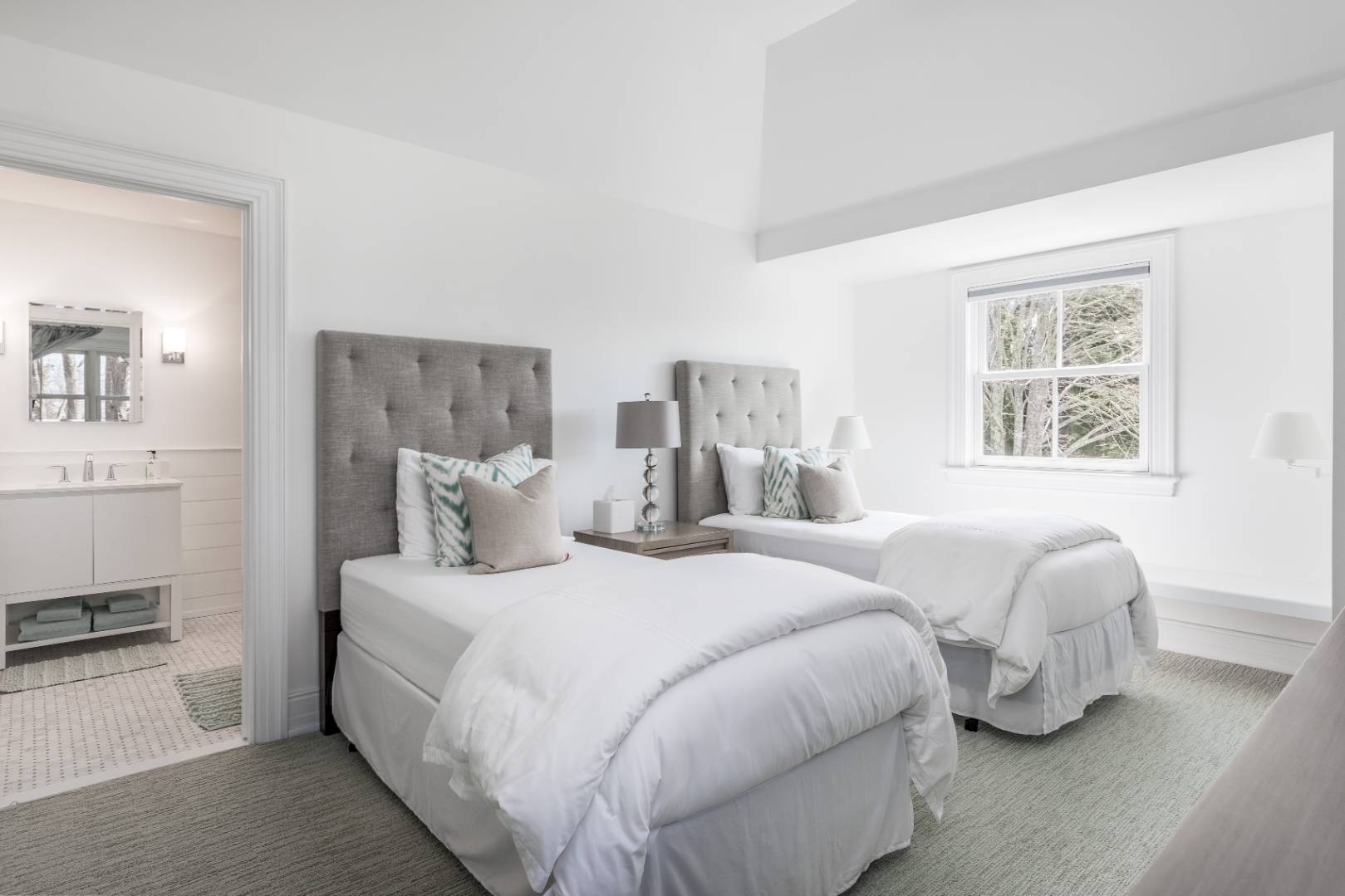 15 Ruxton Road East Hampton, NY 11937 - Photo 19 of 23 Gallery Image 19