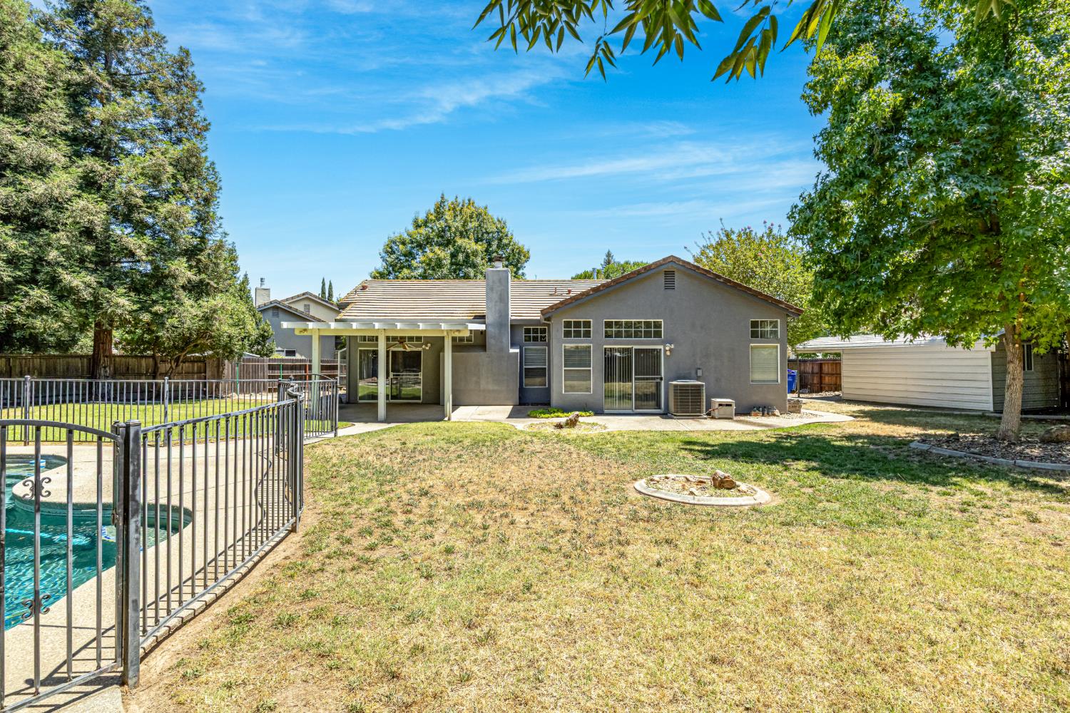 9282 Dever Circle Elk Grove, CA 95624 - Photo 7 of 38