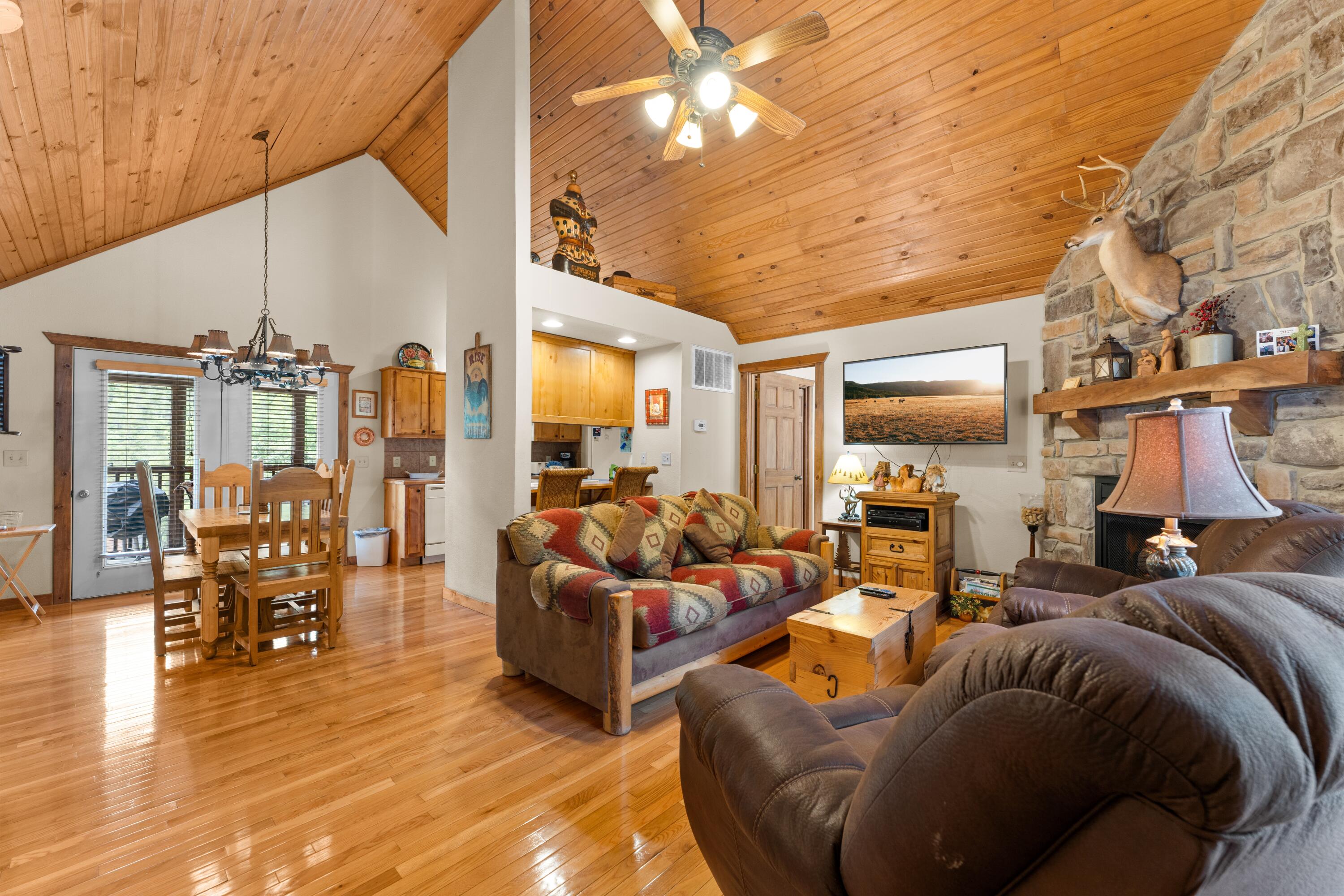 558 Baldknobber Drive, Unit 49 Reeds Spring, MO 65737 - Photo 4 of 40 walk in view