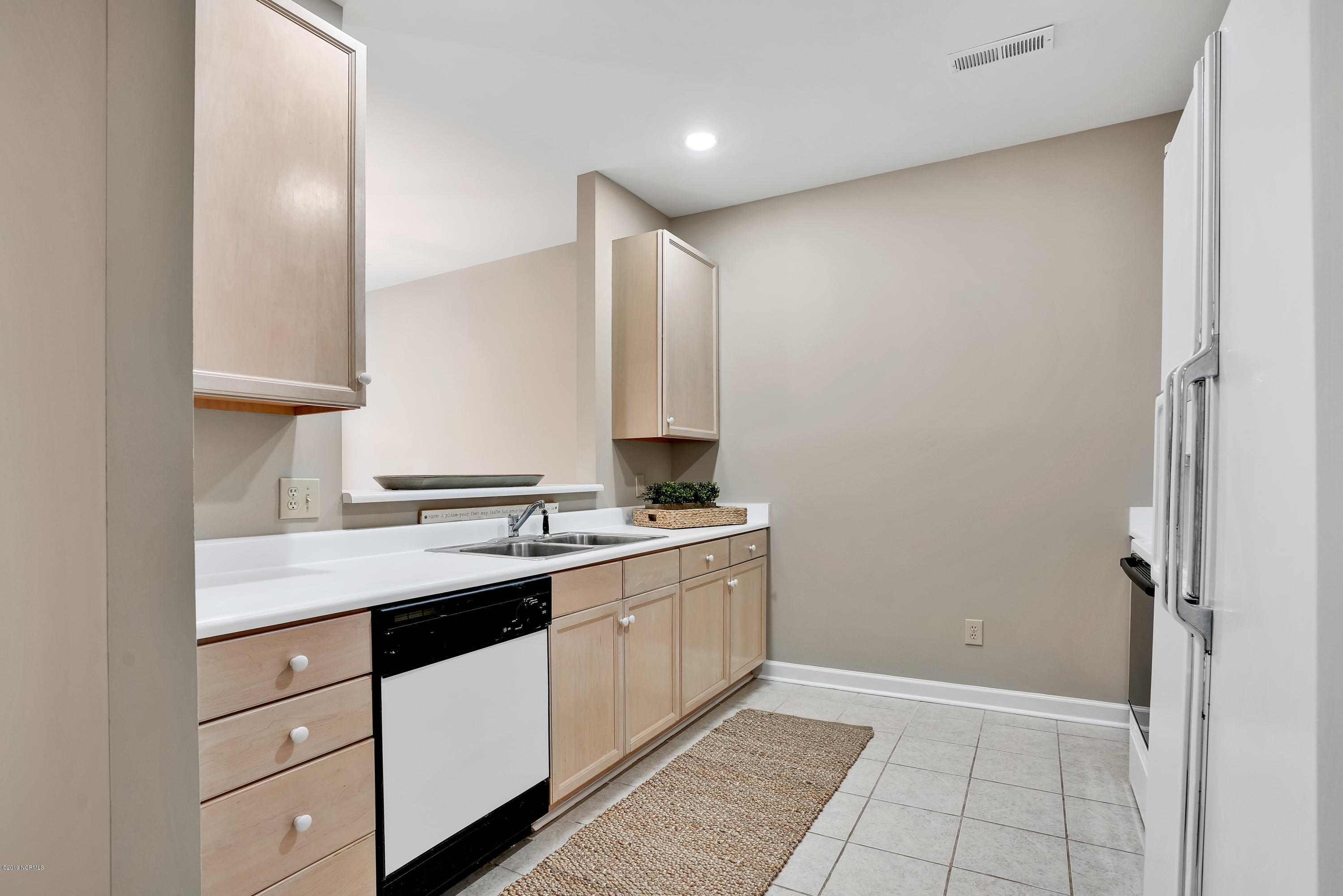 5813 Wrightsville Avenue, Unit 193 Wilmington, NC 28403 - Photo 8 of 19 5813WrightsvilleAve#193-13