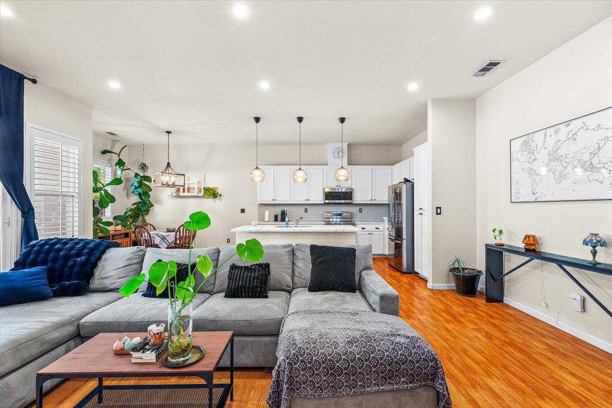 623 John Roos Drive Ripon, CA 95366 - Photo 8 of 37