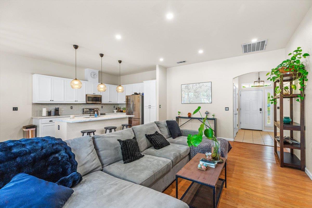 623 John Roos Drive Ripon, CA 95366 - Photo 9 of 37