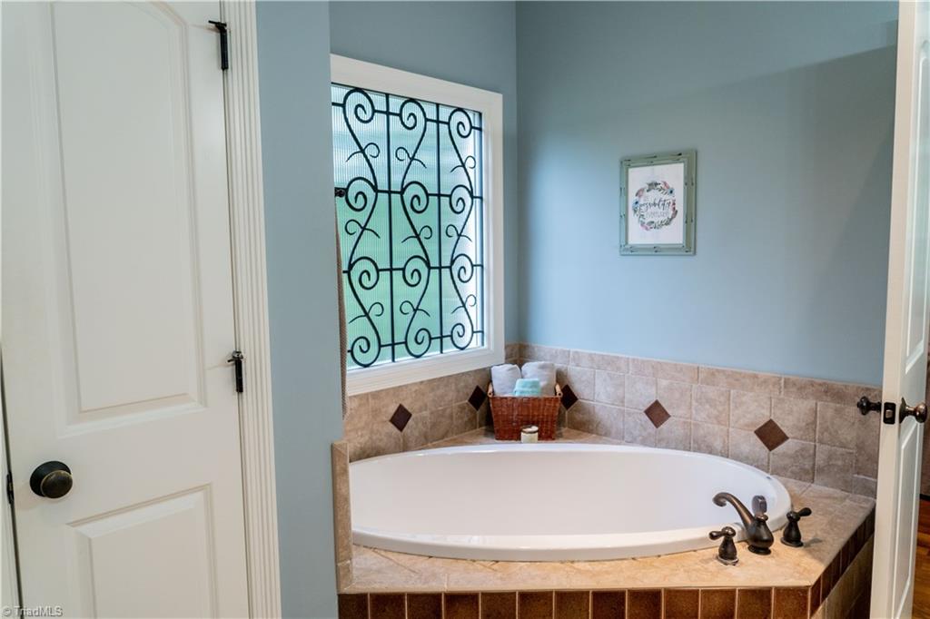 5688 Pepper Road Oak Ridge, NC 27310 - Photo 20 of 31 Primary Bath