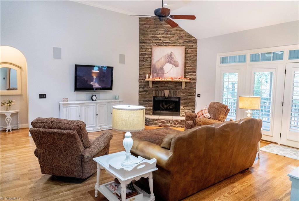 5688 Pepper Road Oak Ridge, NC 27310 - Photo 10 of 31 Living Area
