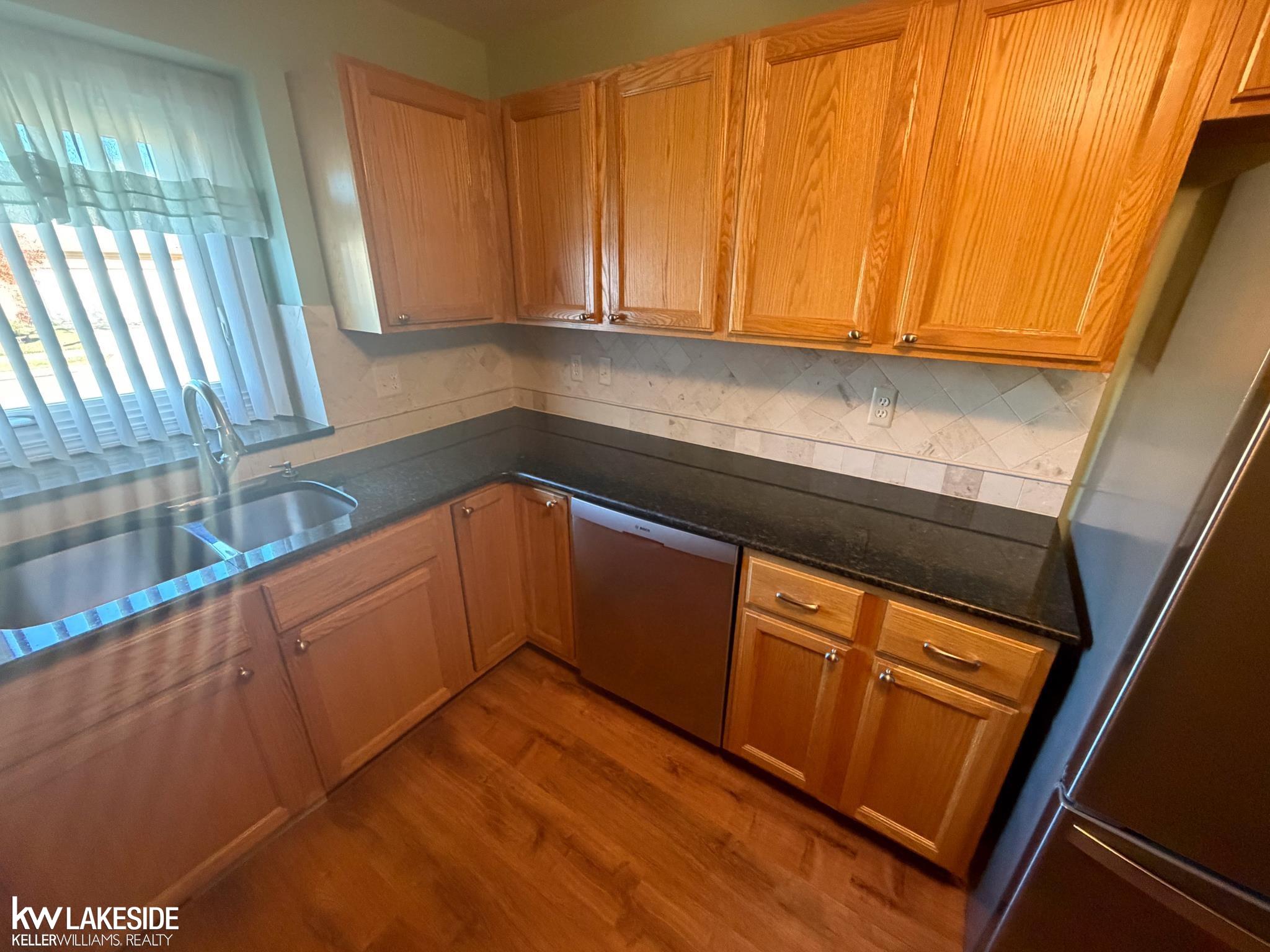 16756 Country Ridge Court Macomb, MI 48044 - Photo 11 of 32