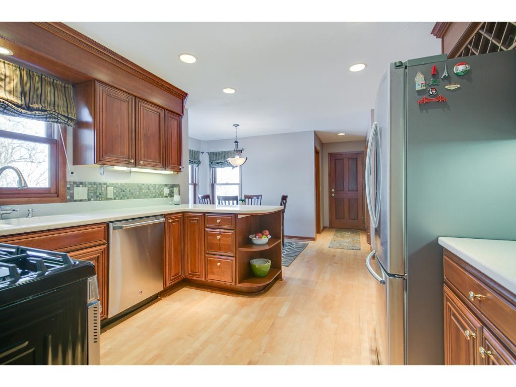 5148 Westmill Road Minnetonka, MN 55345 - Photo 3 of 24 Gallery Image 3