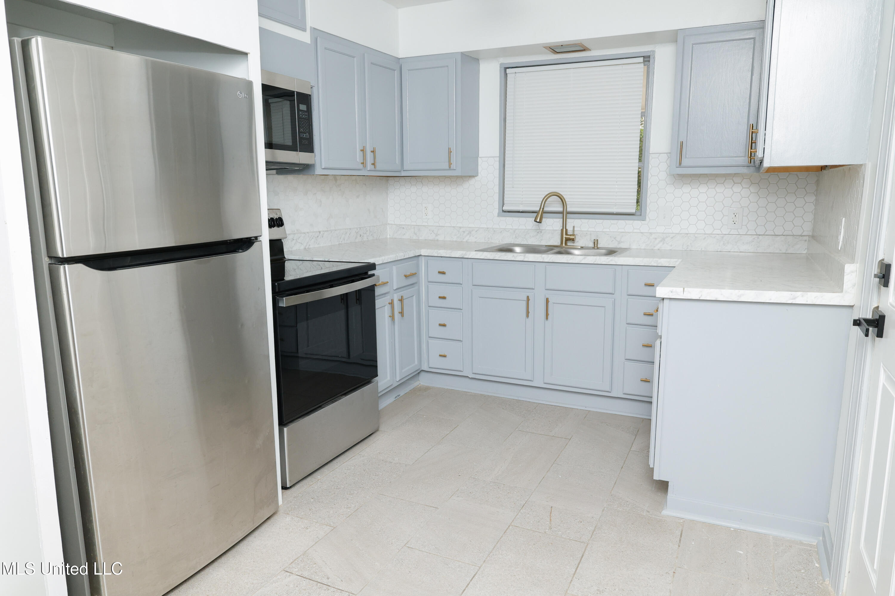 4352 Ridgewood Circle Jackson, MS 39211 - Photo 11 of 32 88-_D8A8235