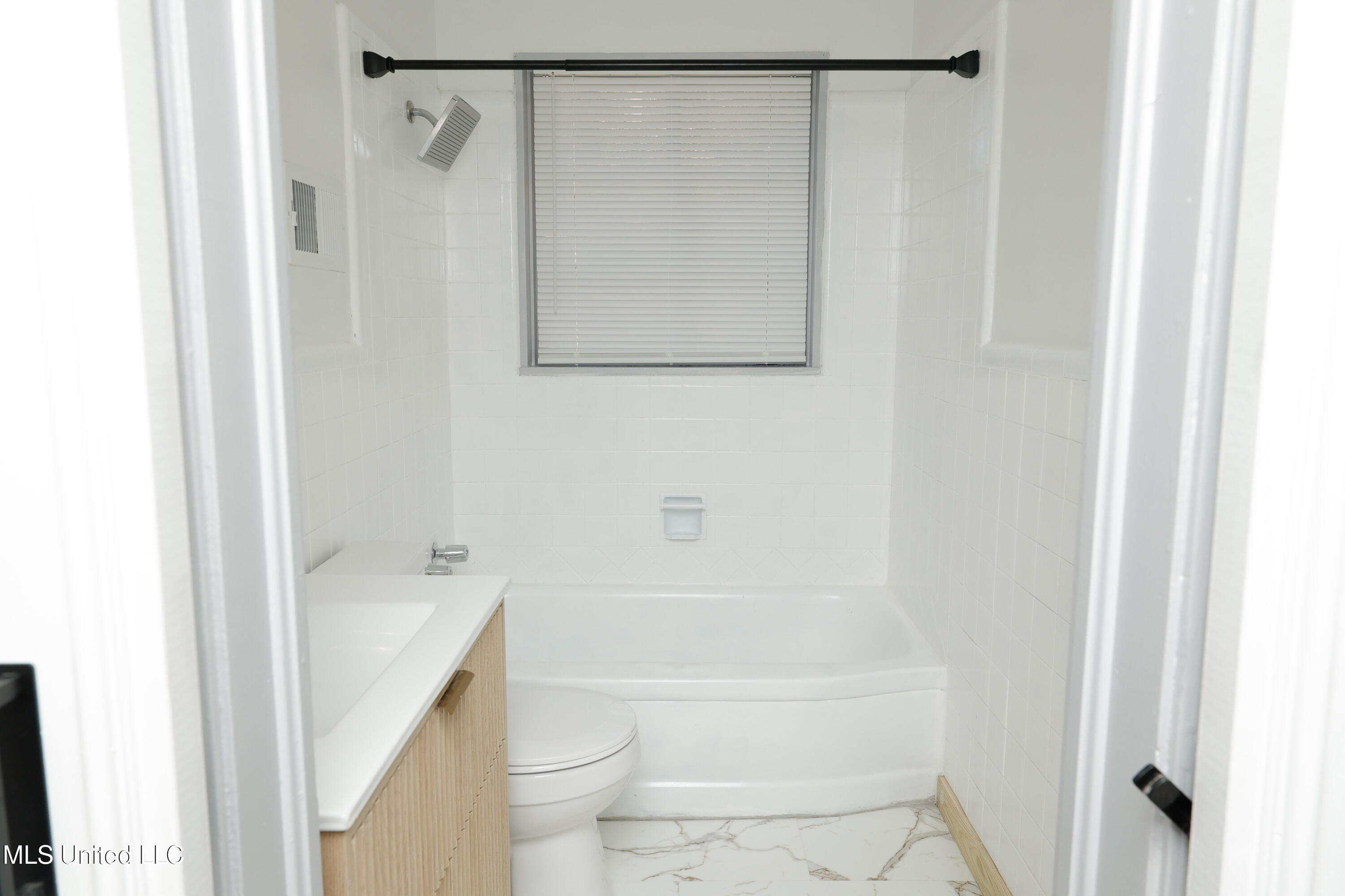 4352 Ridgewood Circle Jackson, MS 39211 - Photo 20 of 32 53-_D8A8178