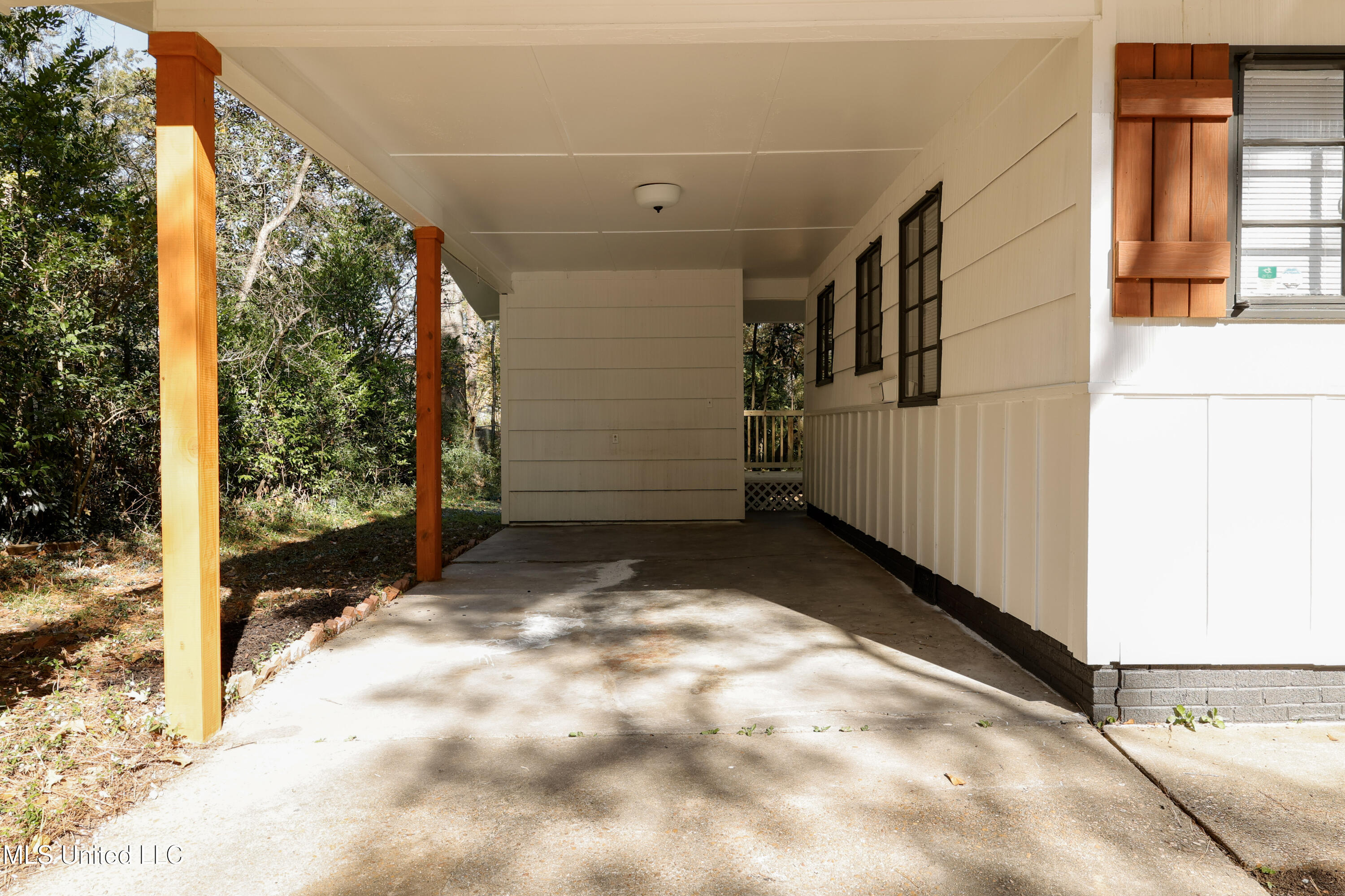 4352 Ridgewood Circle Jackson, MS 39211 - Photo 3 of 32 101-_D8A8254