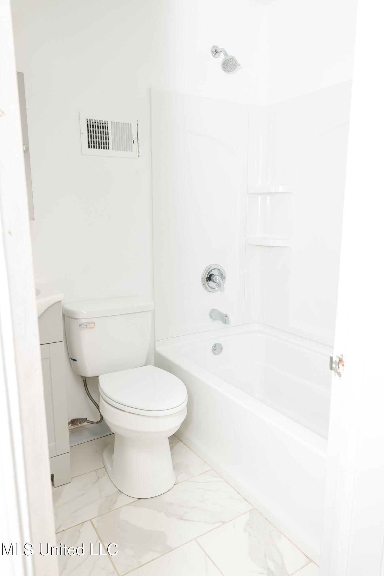 4352 Ridgewood Circle Jackson, MS 39211 - Photo 6 of 32 19-_D8A8129