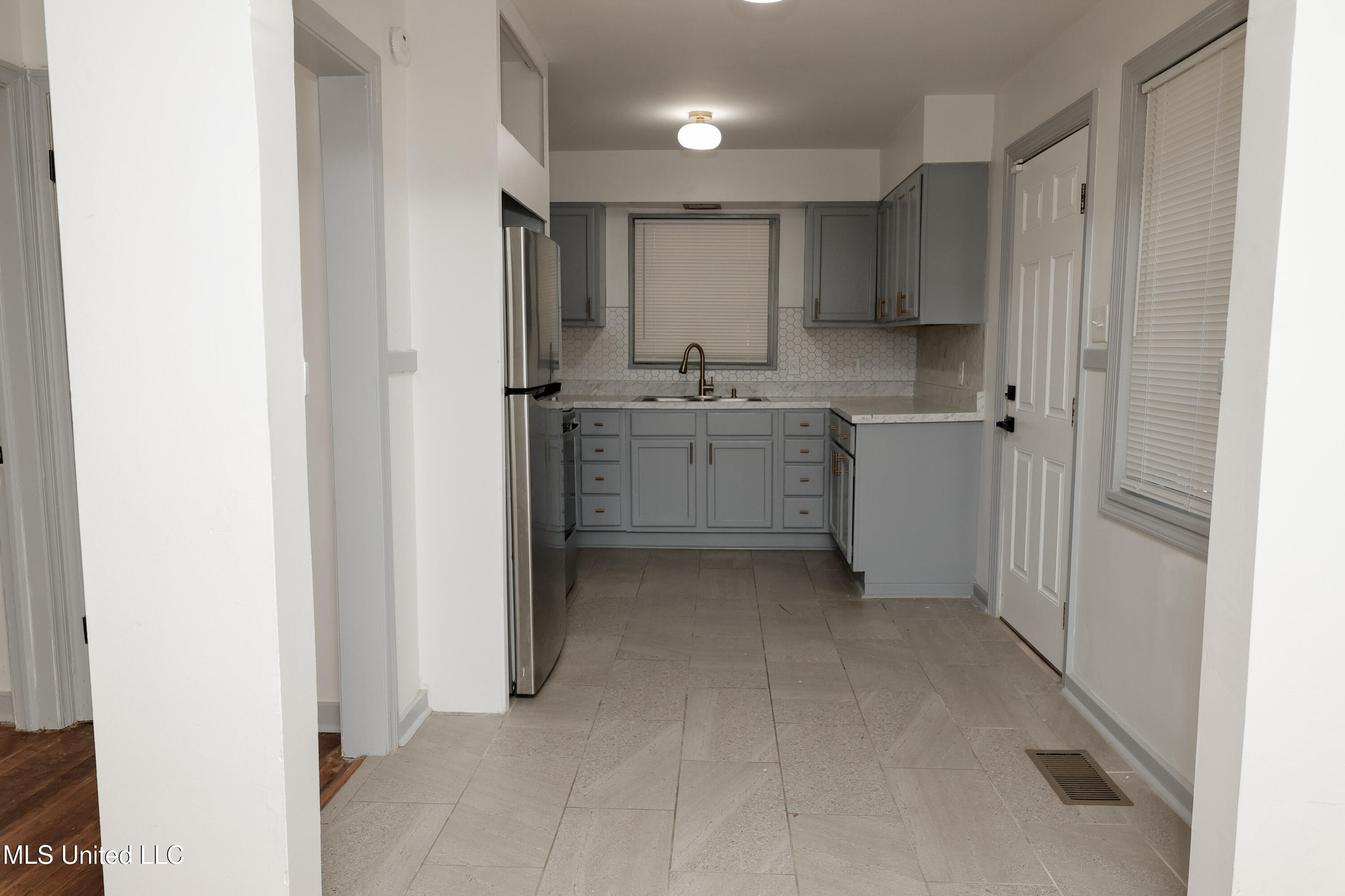 4352 Ridgewood Circle Jackson, MS 39211 - Photo 9 of 32 35-_D8A8150