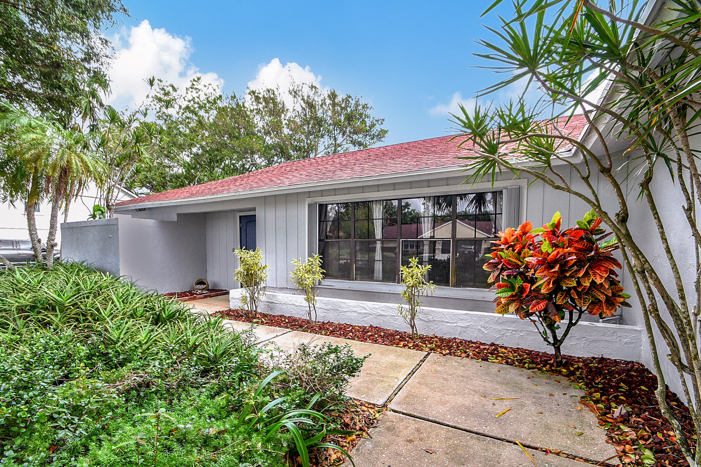 1941 Shower Tree Way Wellington, FL 33414 - Photo 2 of 36 17_house (4)