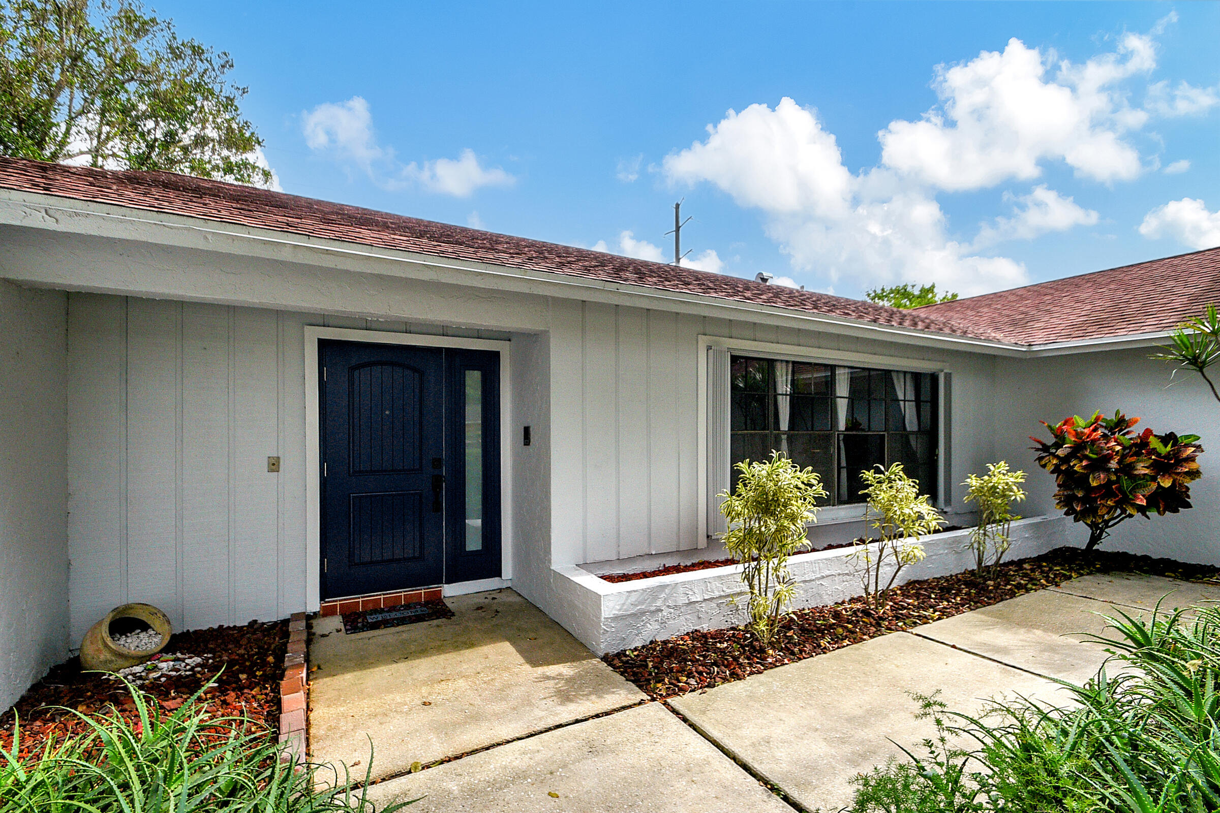 1941 Shower Tree Way Wellington, FL 33414 - Photo 4 of 36 18_house (5)
