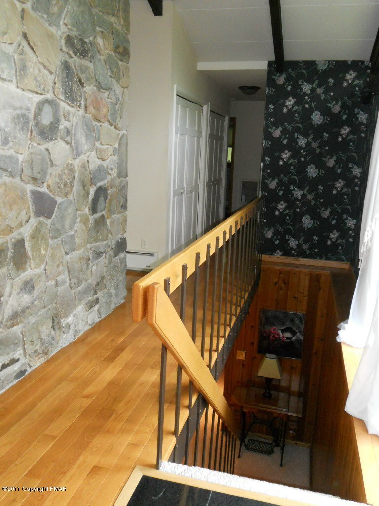 5 Wiscasset Road Mount Pocono, PA 18344 - Photo 14 of 23 Stairs