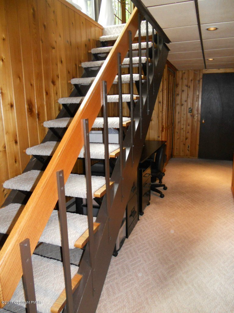 5 Wiscasset Road Mount Pocono, PA 18344 - Photo 21 of 23 Stairs