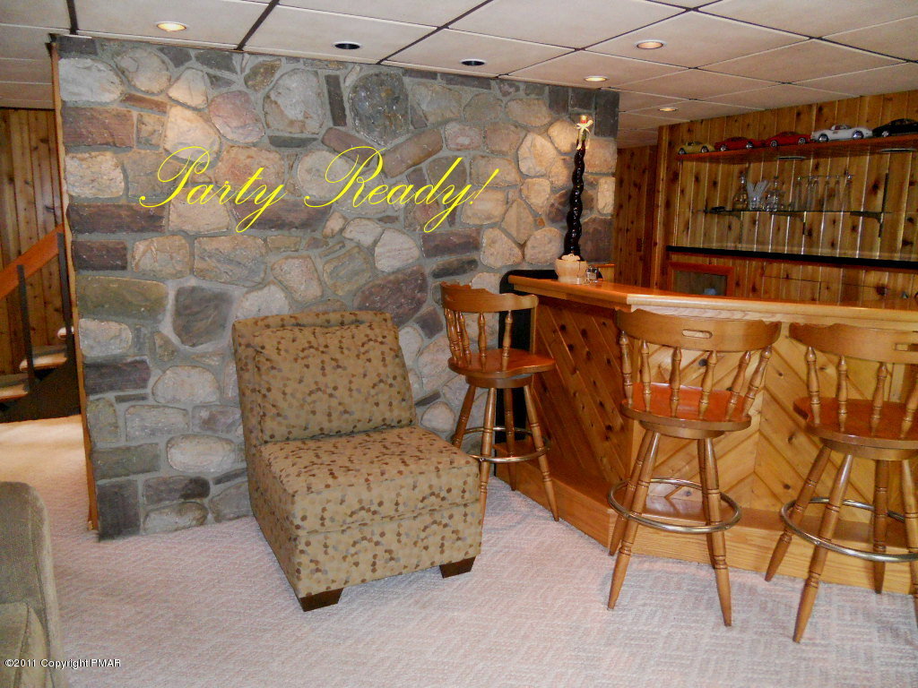 5 Wiscasset Road Mount Pocono, PA 18344 - Photo 22 of 23 Bar