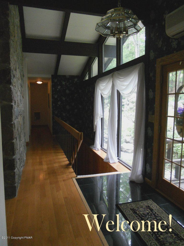 5 Wiscasset Road Mount Pocono, PA 18344 - Photo 3 of 23 Enterance