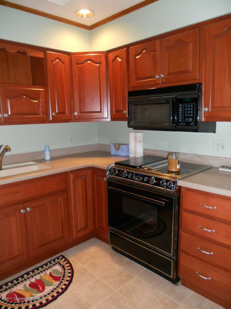 5 Wiscasset Road Mount Pocono, PA 18344 - Photo 5 of 23 Kitchen I