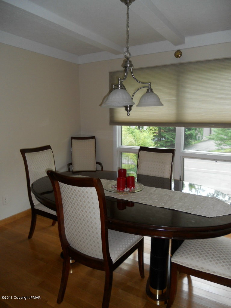 5 Wiscasset Road Mount Pocono, PA 18344 - Photo 8 of 23 Breakfast Nook