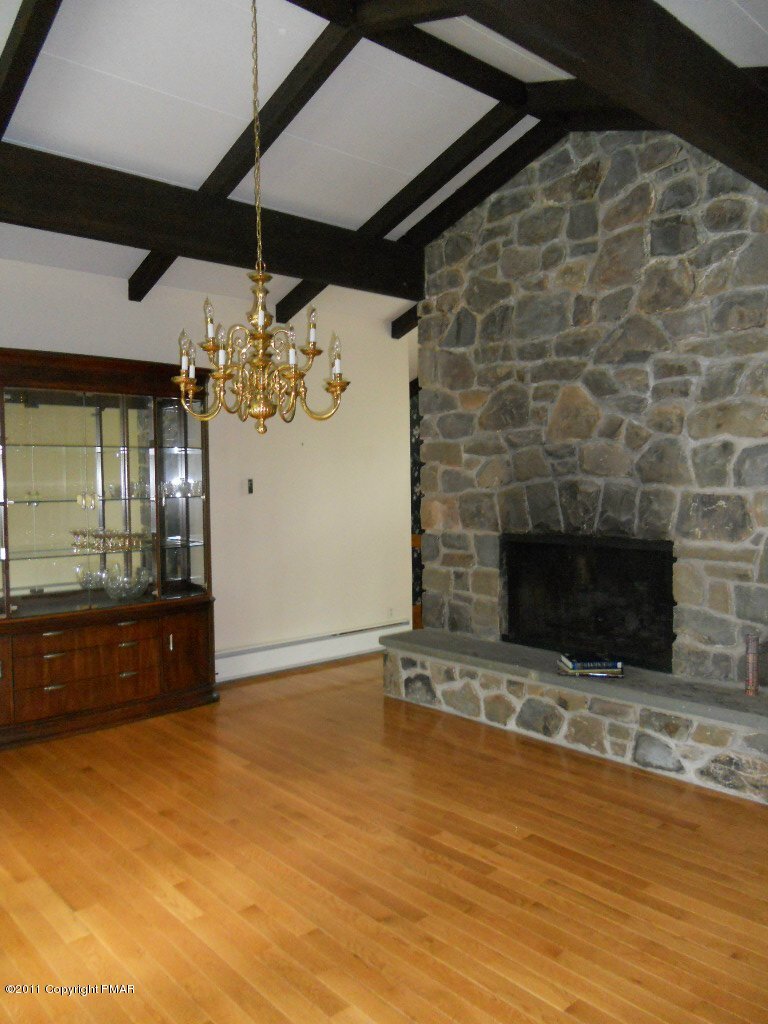 5 Wiscasset Road Mount Pocono, PA 18344 - Photo 9 of 23 Dining Room