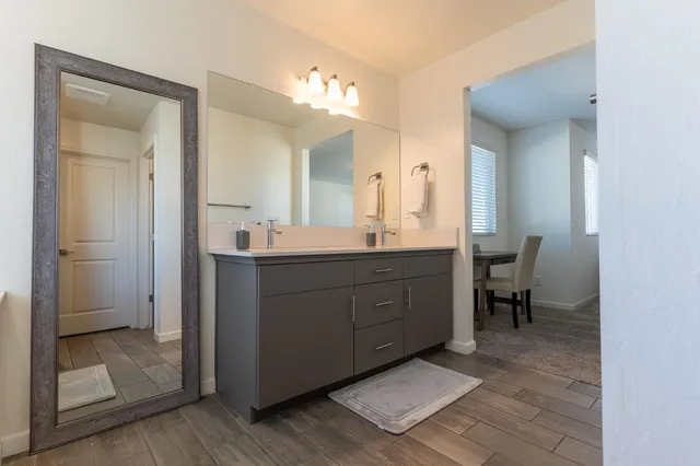 $435,000 | 3742 Longford Way, Clovis, CA 93619