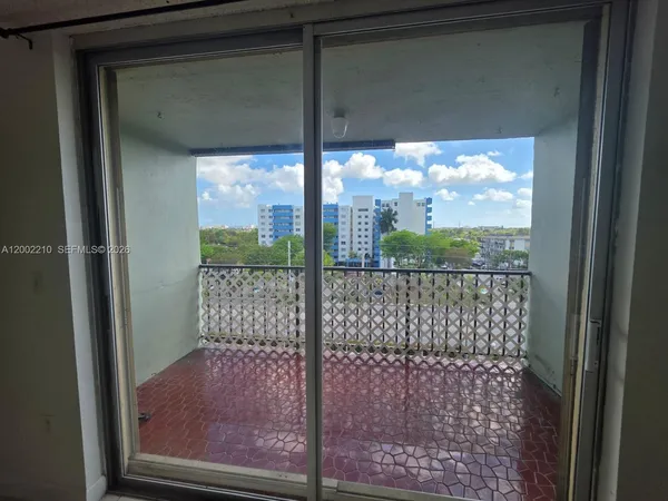 $2,200 | 5055 Northwest 7th Street, Unit 602, Miami, FL 33126