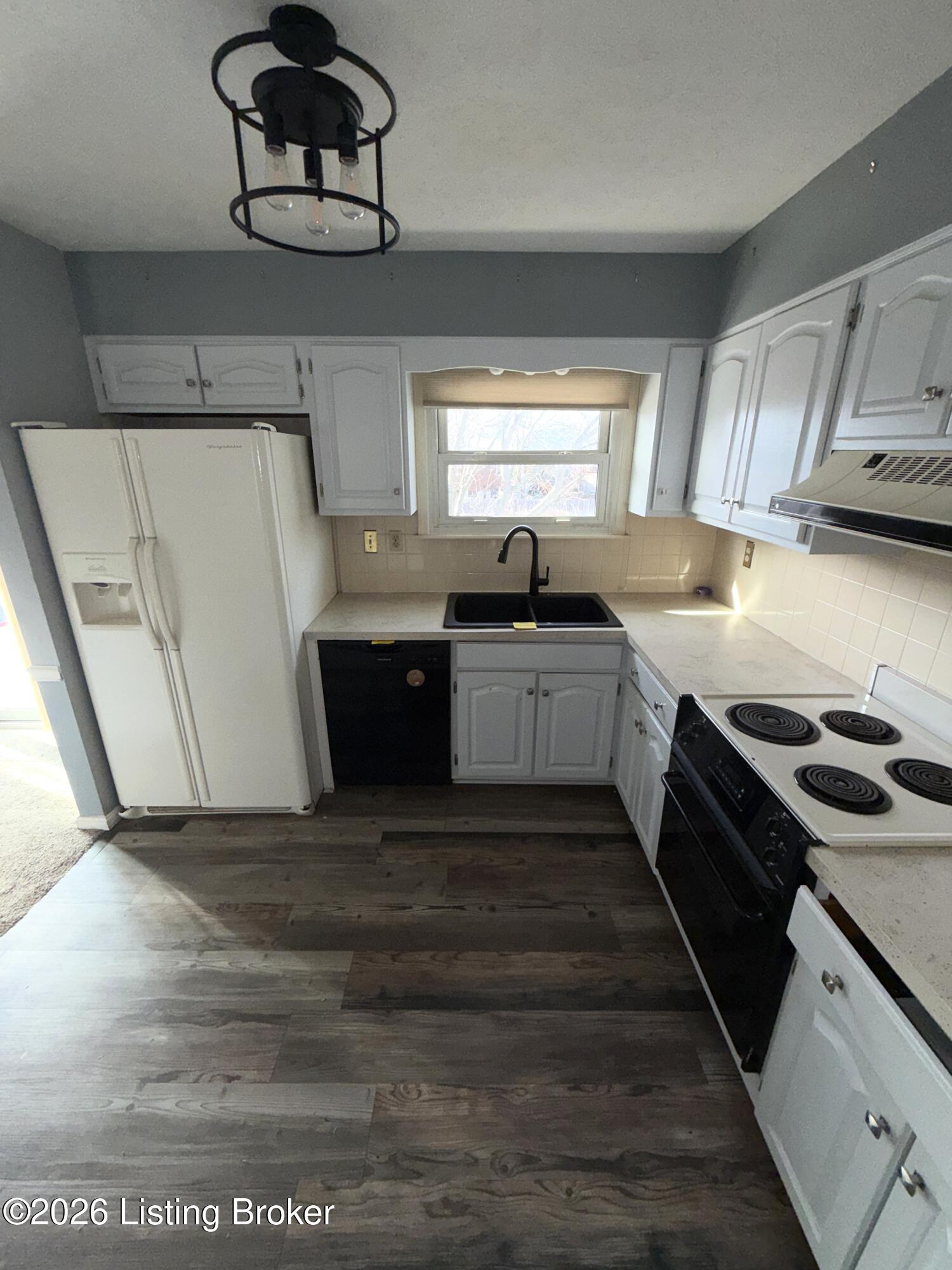 8206 Vaughn Mill Road Louisville, KY 40228 - Photo 20 of 24 Kitchen