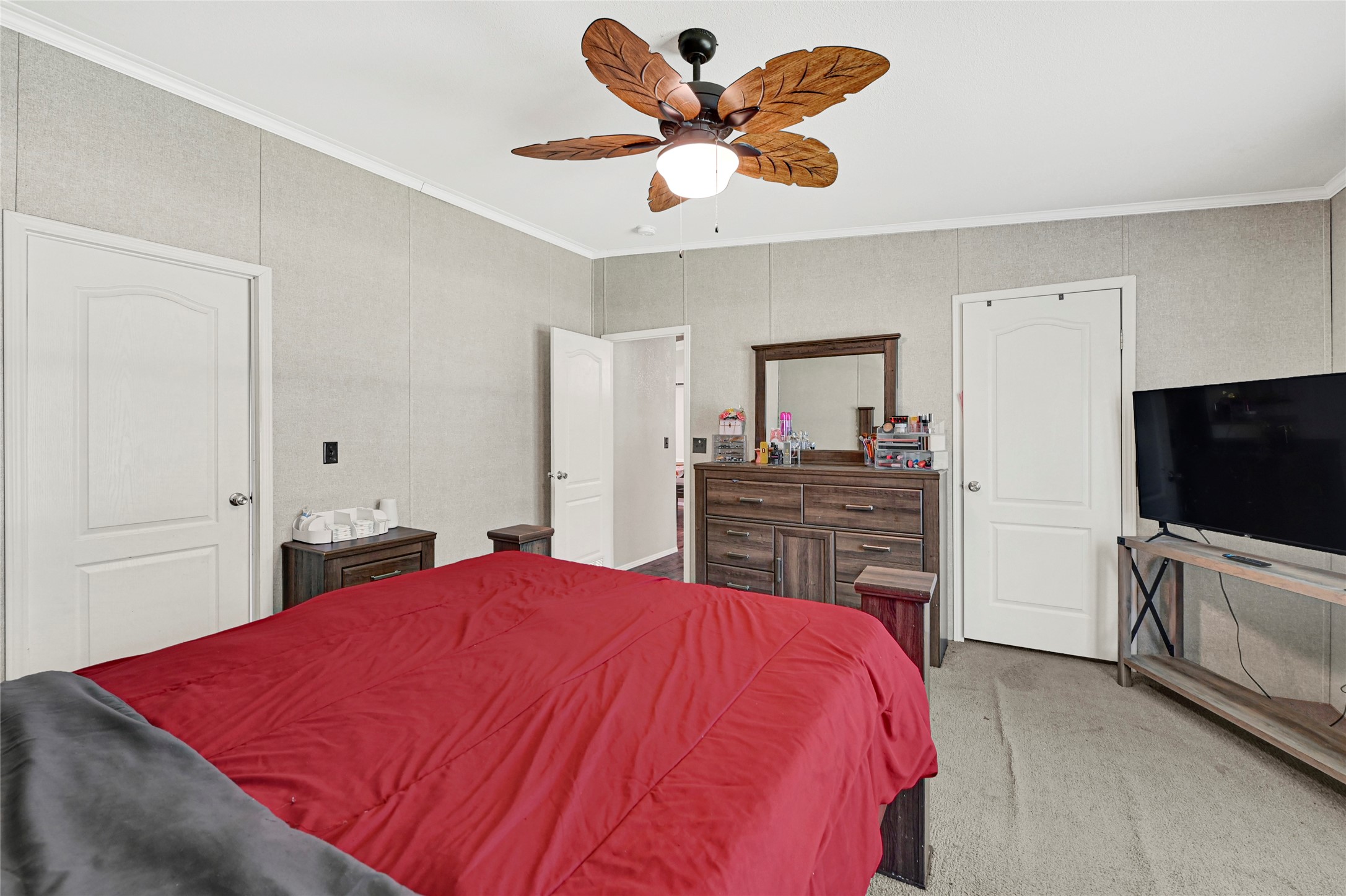 635 County Road 2175 Shepherd, TX 77371 - Photo 14 of 27 a bed room with a bed and a television