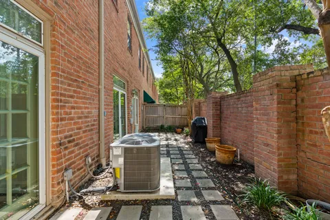 $695,000 | 6734 Vanderbilt Street, Unit 8, Houston, TX 77005