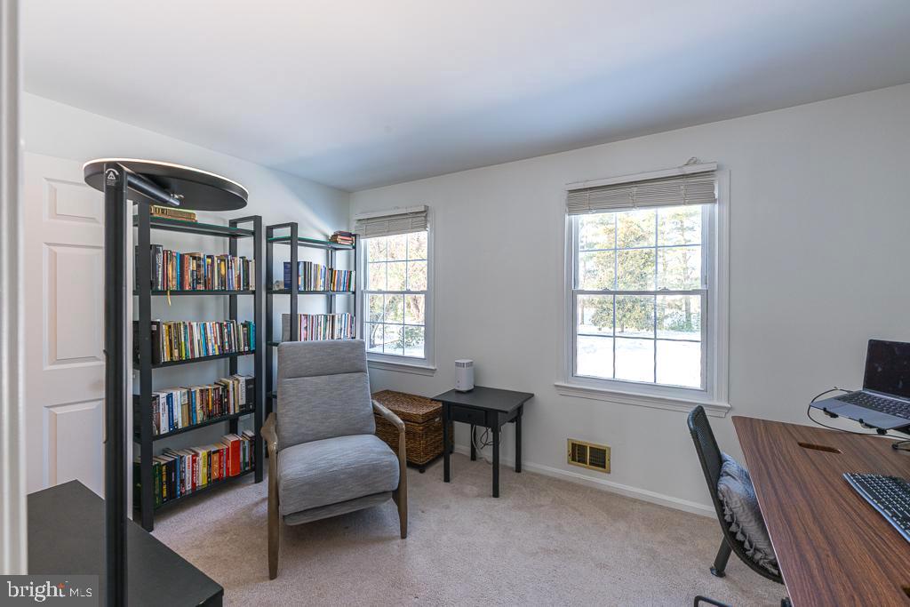 2510 Little River Road Haymarket, VA 20169 - Photo 23 of 39 a livingroom with workspace and a window