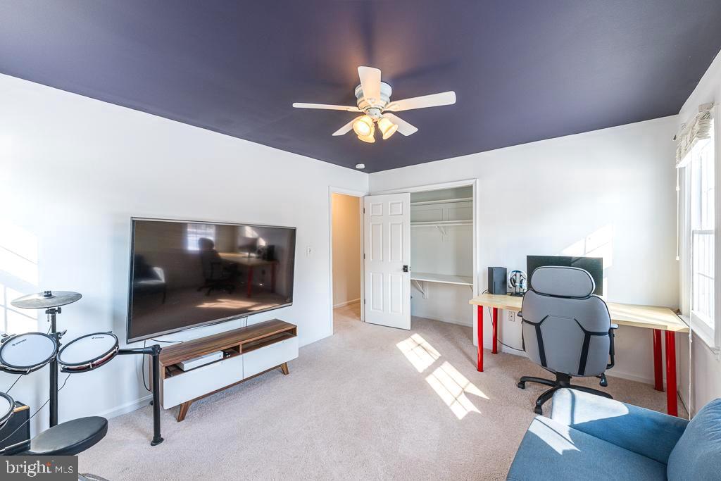 2510 Little River Road Haymarket, VA 20169 - Photo 33 of 39 a living room with furniture and a flat screen tv