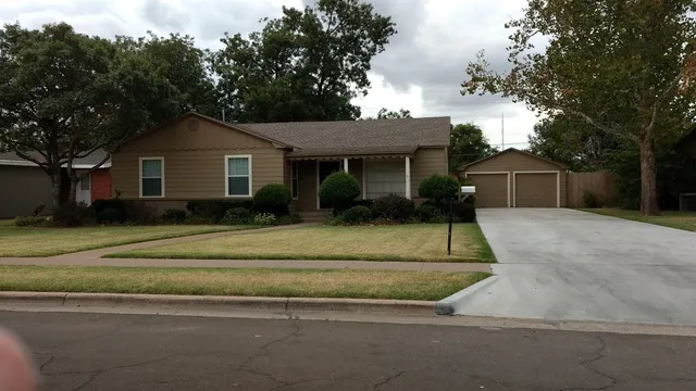 $1,800 | 3015 32nd Street, Lubbock, TX 79410