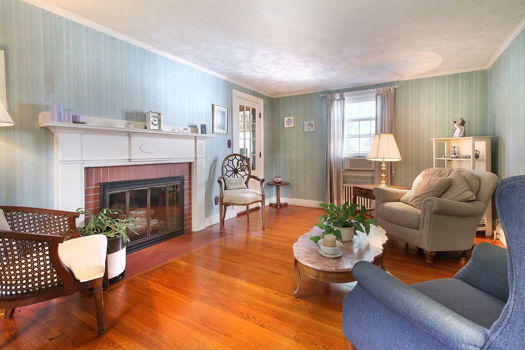 64 Clinton Road Melrose, MA 02176 - Photo 3 of 24 Gallery Image 3