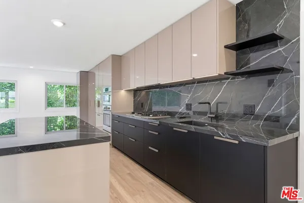 $930,000 | 1233 North Laurel Avenue, Unit 109, West Hollywood, CA 90046