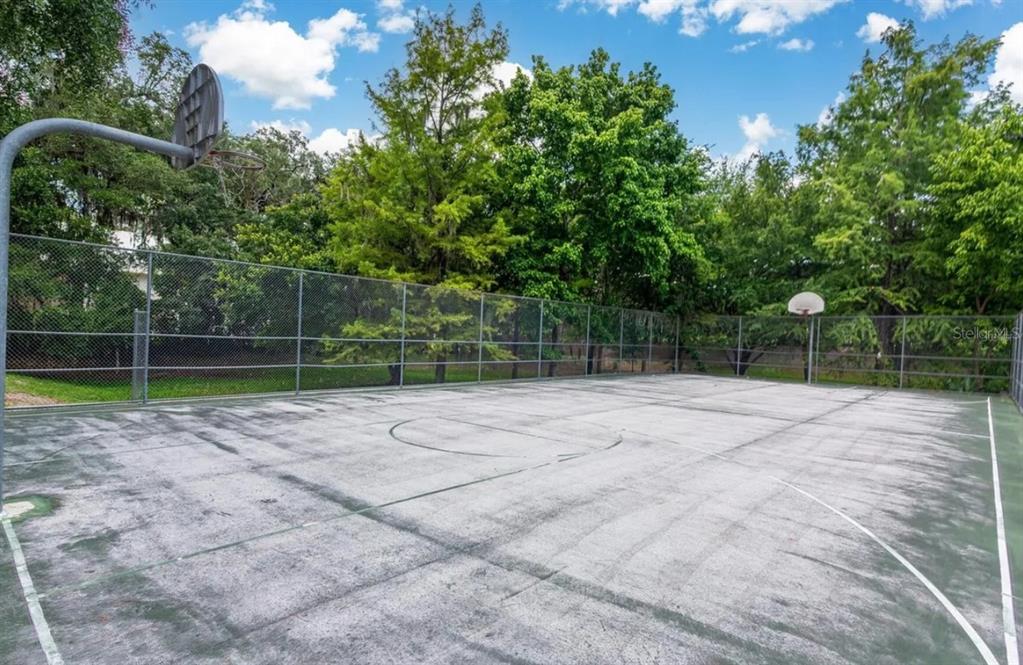 4700 Southwest Archer Road, Unit M90 Gainesville, FL 32608 - Photo 31 of 35 a view of a basketball court