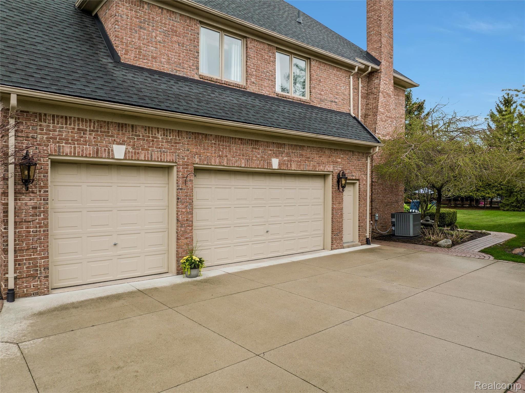 2098 Mapleridge Road Rochester, MI 48309 - Photo 35 of 40 3-car side entrance garage