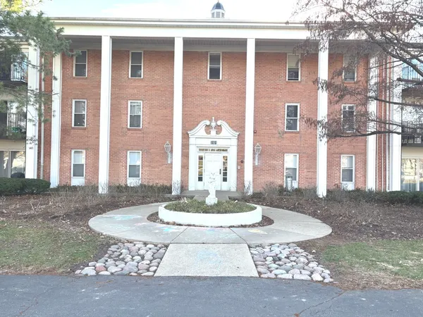 $215,000 | 5101 Carriageway Drive, Unit 201, Rolling Meadows, IL 60008