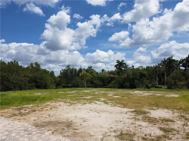 $1,699,000 | 1550 13th Avenue North, Naples, FL 34102