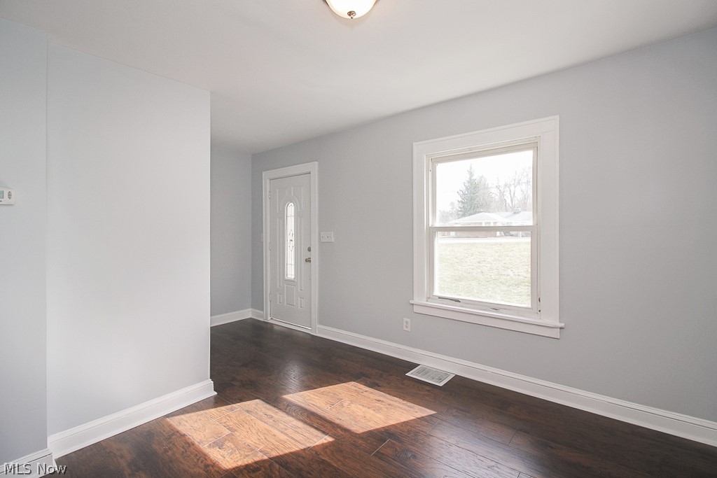 8114 West Pleasant Valley Road Parma, OH 44130 - Photo 5 of 35 Gallery Image 5