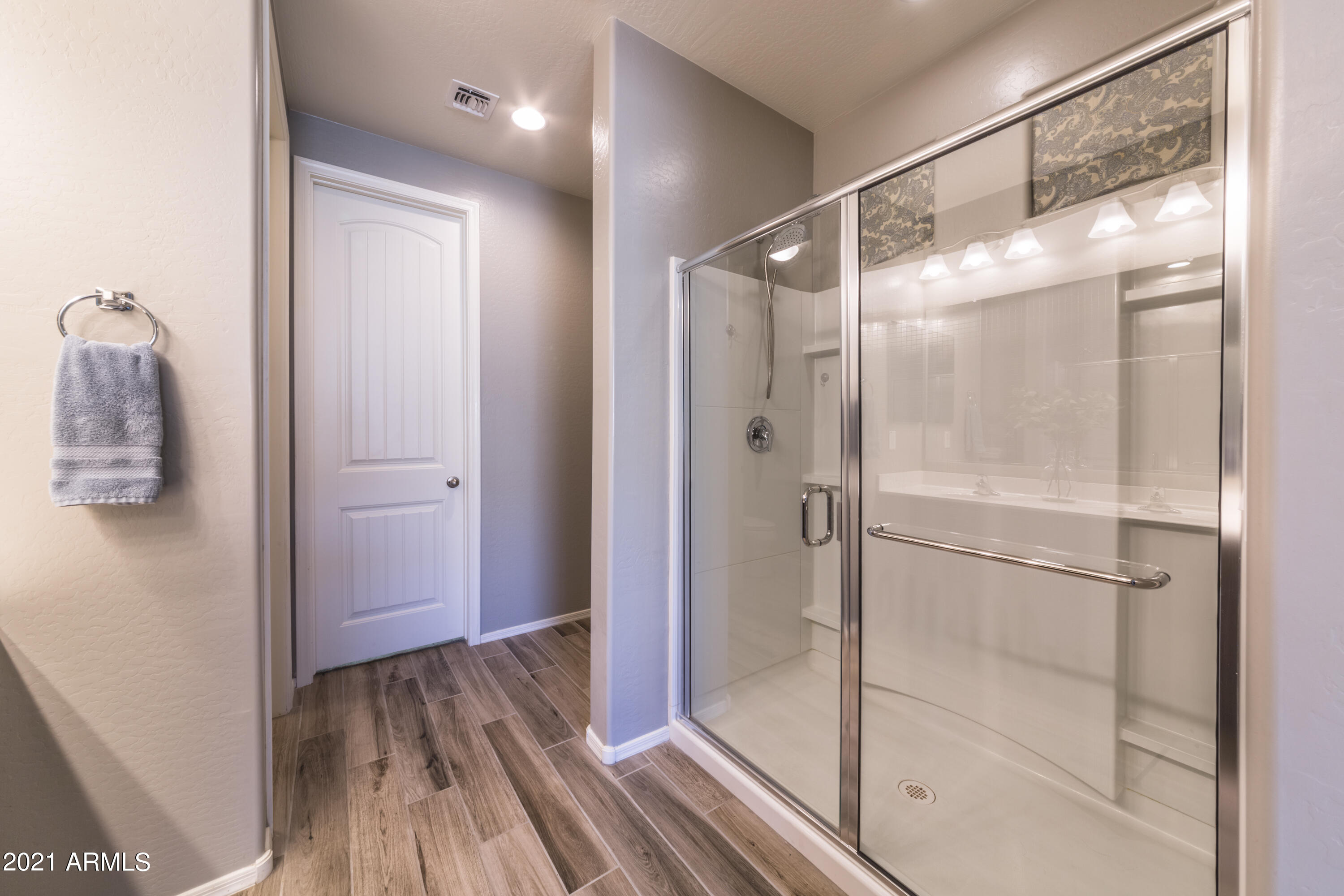 21070 West Almeria Road Buckeye, AZ 85396 - Photo 18 of 22 MasterShower