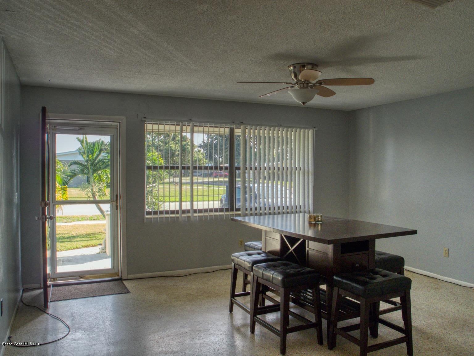 2268 Woodbury Road Melbourne, FL 32935 - Photo 4 of 20 LIVING ROOM