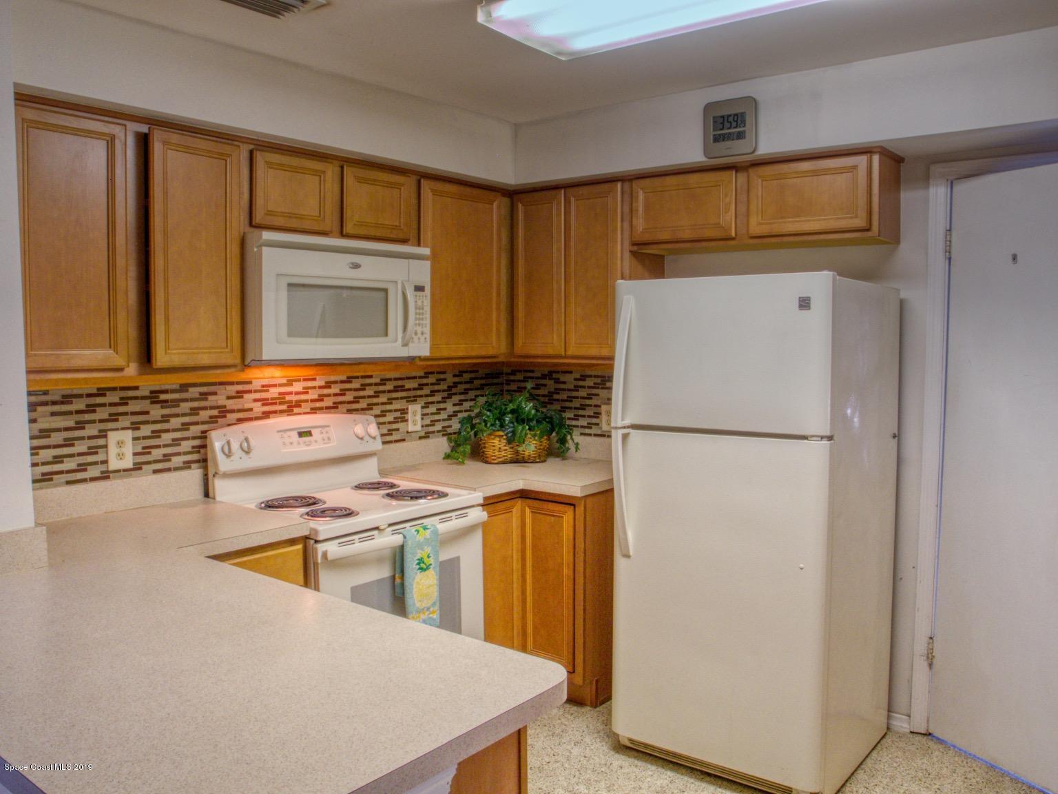 2268 Woodbury Road Melbourne, FL 32935 - Photo 7 of 20 BREAKFAST BAR