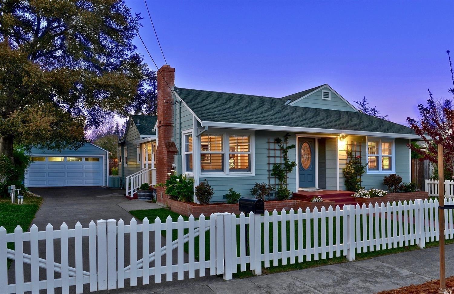 Located in a historic neighborhood, this 1940's home is both cozy and spacious. Welcome Home!