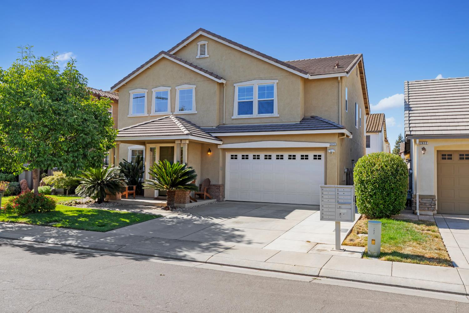 2836 Tabriz Drive Modesto, CA 95355 - Photo 32 of 35 a front view of a house with garden