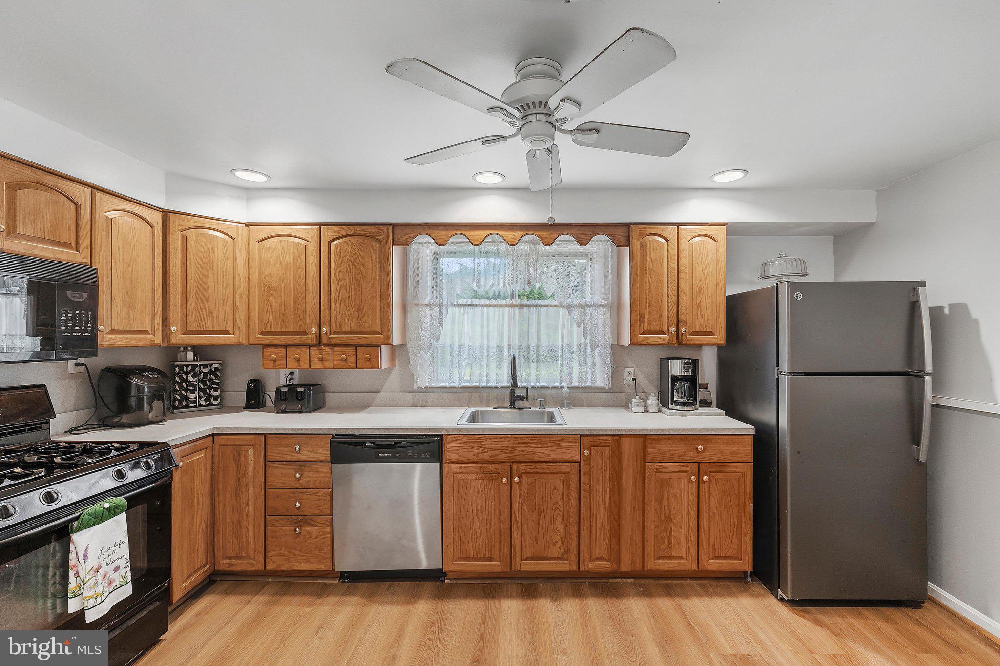 5608 Huntsmoor Road Baltimore, MD 21227 - Photo 18 of 45 Gallery Image 18