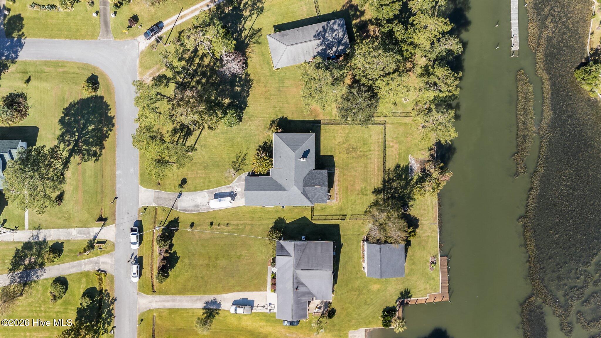 180 Wallace Road Beaufort, NC 28516 - Photo 9 of 45 Large yard