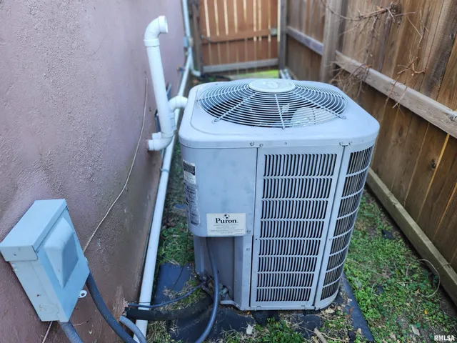 $169,500 | 1208 North Kankakee Street, Lincoln, IL 62656