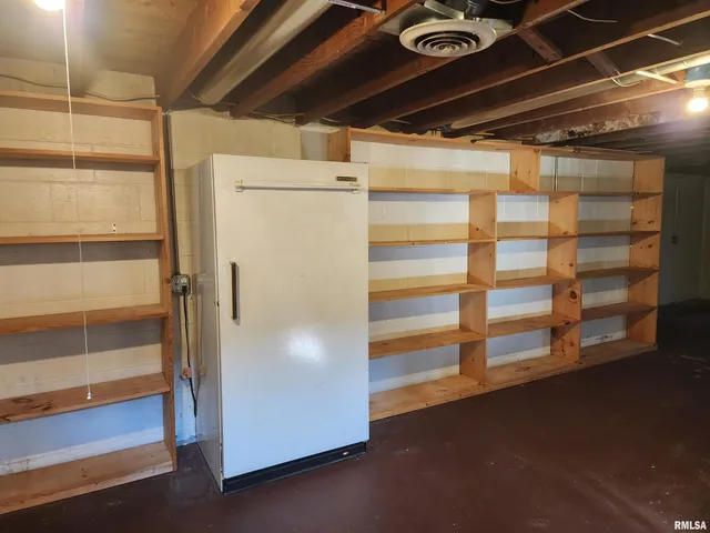 $169,500 | 1208 North Kankakee Street, Lincoln, IL 62656