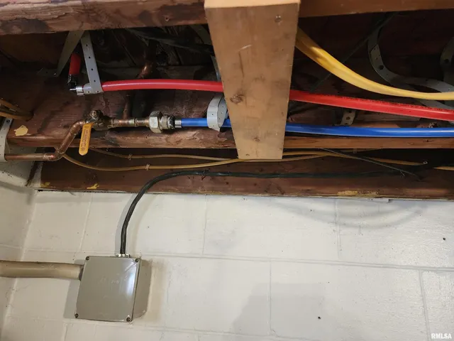 $169,500 | 1208 North Kankakee Street, Lincoln, IL 62656